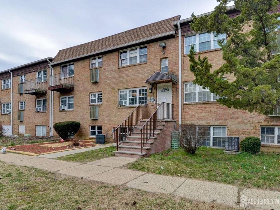 1st image of 124 College Dr
