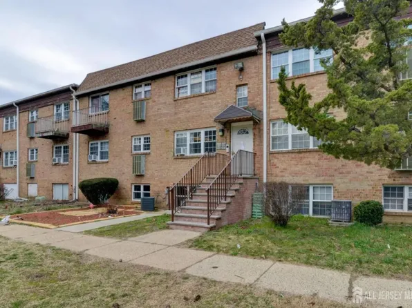 124 College Dr, Edison, NJ 08817