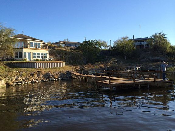 2nd image of 370 S Vista Dr