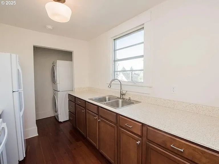 1236 N Emerson St #B — Photo 8