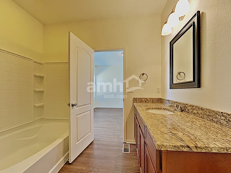 551 Reserve Ave — Photo 11
