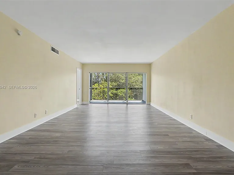 3250 N Palm Aire Dr #406 — Photo 2
