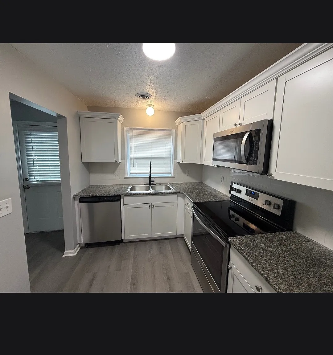 2 bed, 1120 sqft, $1,800 — Photo 1