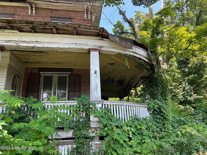 3rd image of 39 Dayton HIll Road