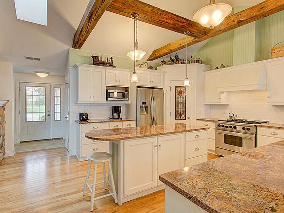 2nd image of 533 W Lake Park Pl