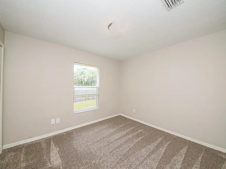 6010 33rd Dr E — Photo 14