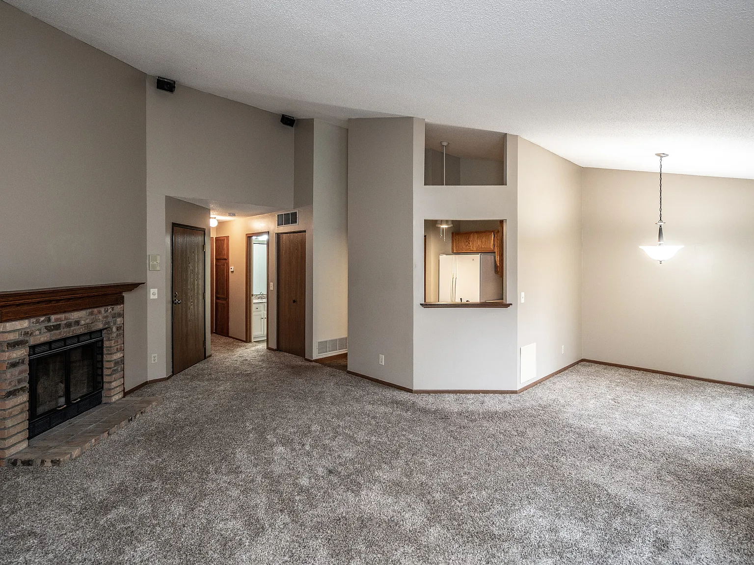 1 bed, 834 sqft, $1,400 — Photo 4