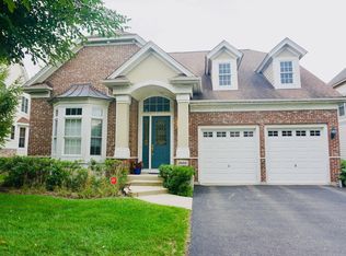 2668 Summit Dr, Glenview, IL 60025