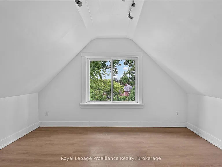 367 Edinburgh St — Photo 21