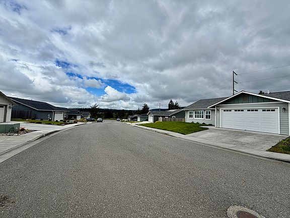 5th image of 180 Ridge View Ct