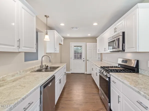 1221 S Rook Ave, Tucson, AZ 85711