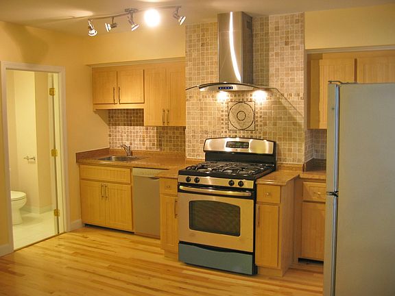 Eat-in kitchen