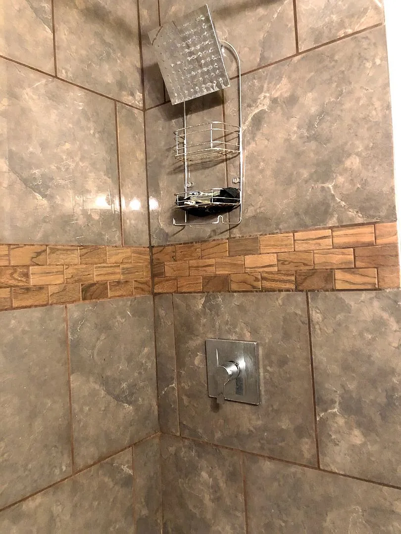 Huge 2 Bedroom in Mt Washington! Available Now! — Photo 4