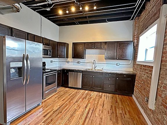 3rd image of 1614 Cuming St #101