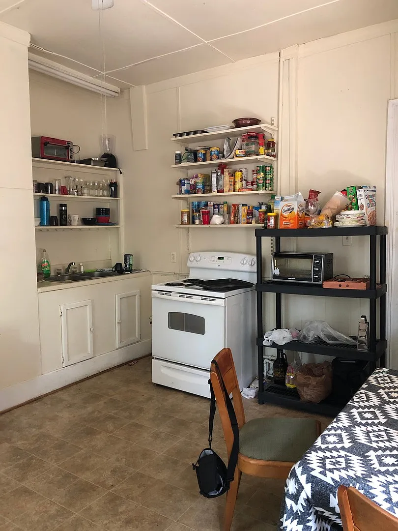 Spacious 4 bdrm/2 bath Home Located in Richmond's Fan District w/Balcony!! Walking Distance to VCU — Photo 4