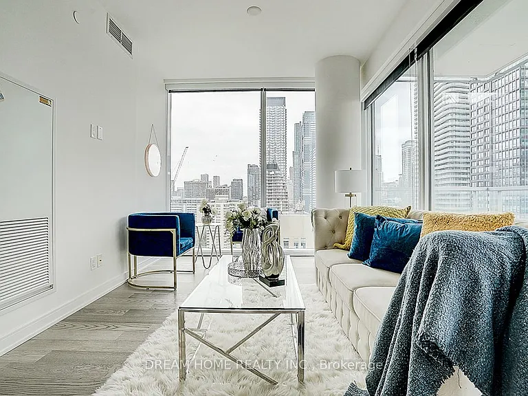 3 Gloucester St #1809 — Photo 21