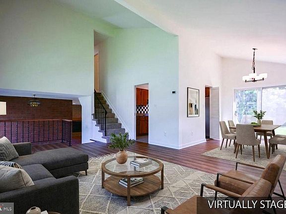 4th image of 916 Beaverbank Cir