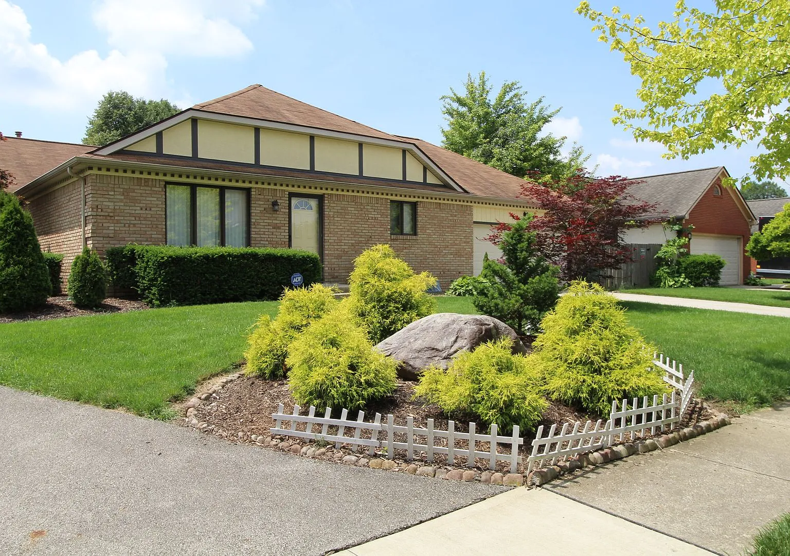 Bayswater Dr. — Photo 1