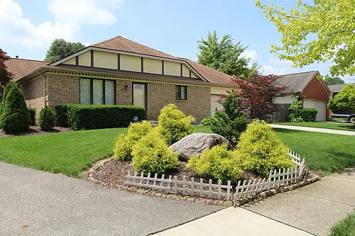 Bayswater Dr. Photo 1 Bayswater Dr. Photo 1