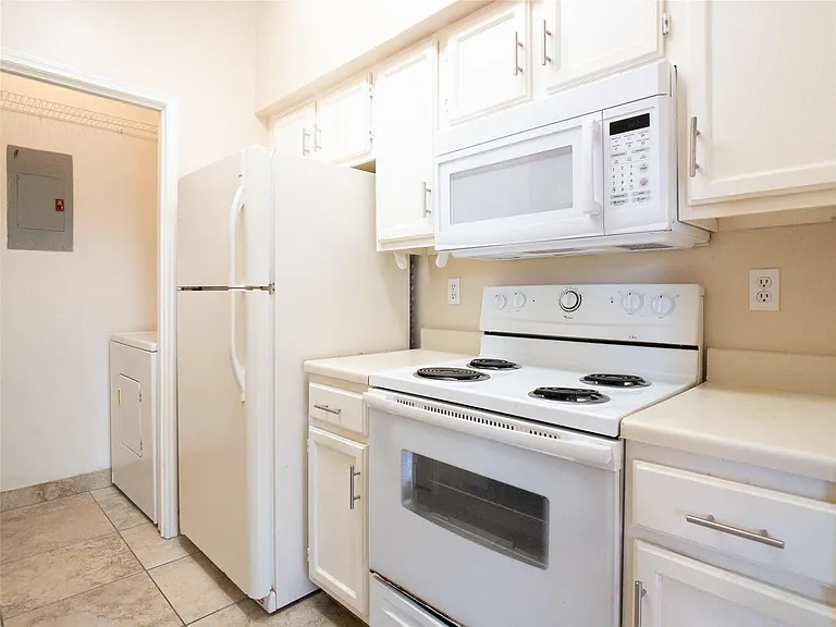 6500 Harbor Town Dr #3402 — Photo 11