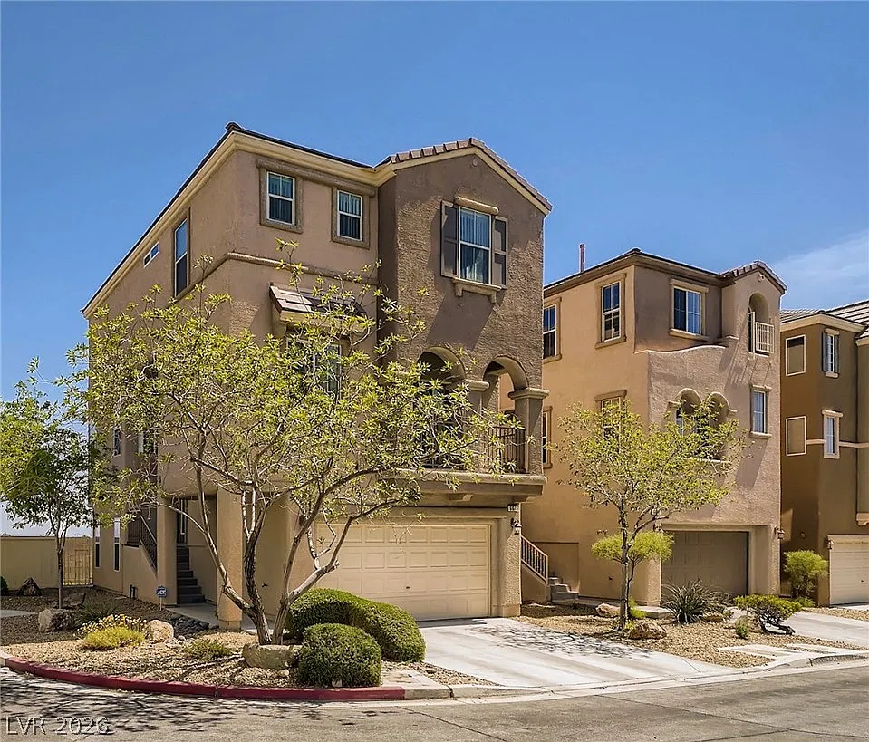 3 bed, 3.5 bath, 1977 sqft, $2,200 — Photo 1