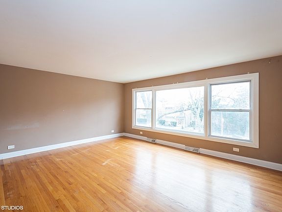 2nd image of 6234 N Richmond St