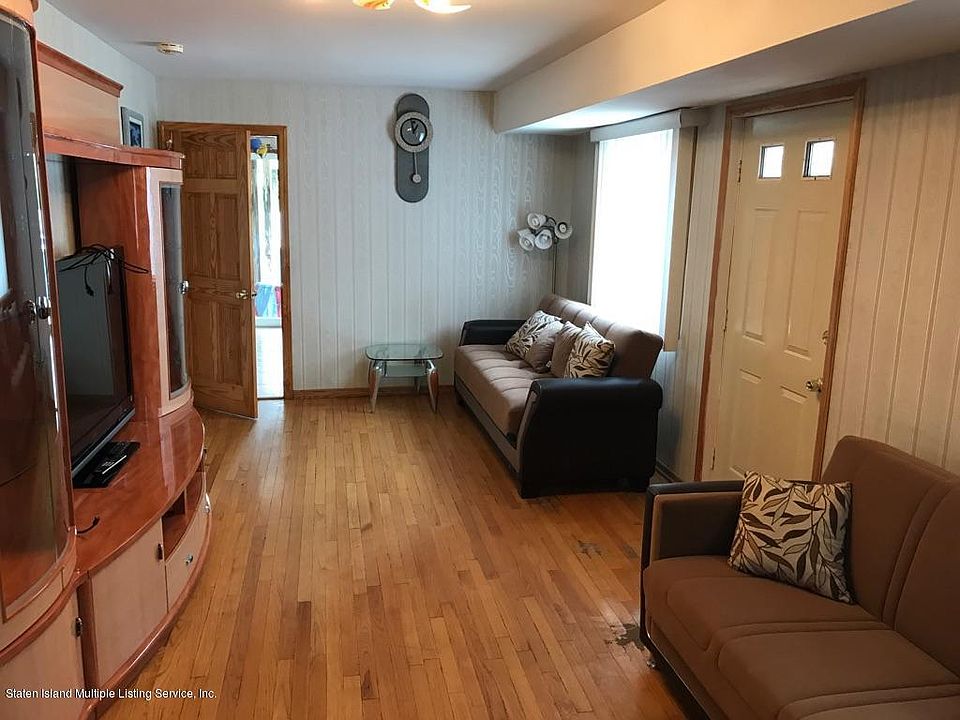 2nd image of 42 Dina Ct