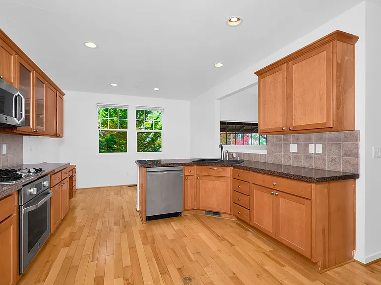 1904 16th Ln NE — Photo 3