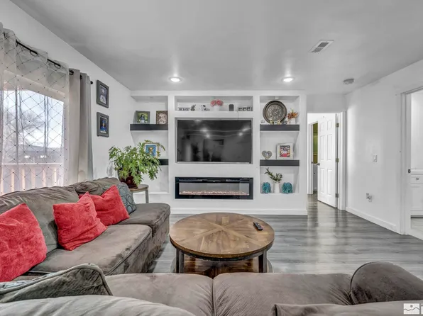 5775 Parker Pl, Sun Valley, NV 89433