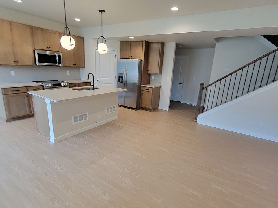 Kitchen & Living area