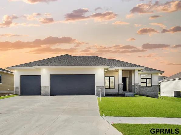 21133 Jessie Ave, Elkhorn, NE 68022