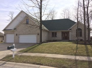 5272 Oakbrook Dr, Plainfield, IN 46168