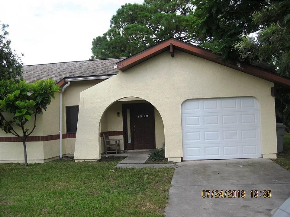 1st image of 1086 23rd Pl SW