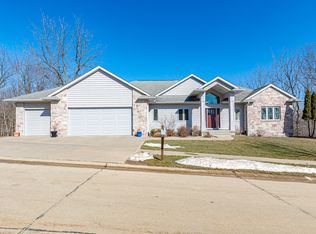 2610 Granite Ct NE, Cedar Rapids, IA 52402