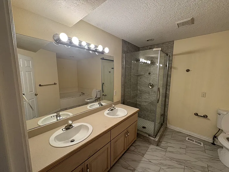 340 Rainbow Ln #B2 — Photo 5