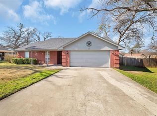 411 Huggins Dr, Springtown, TX 76082
