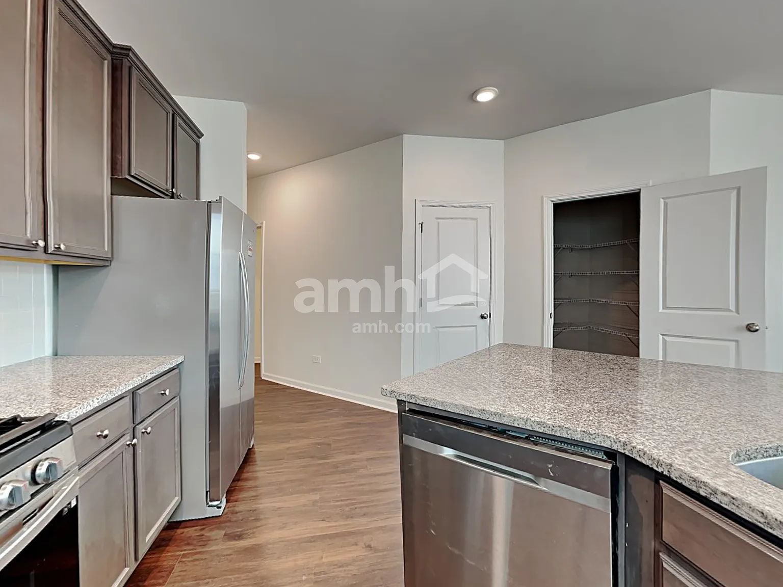 4 bed, 3.5 bath, 2200 sqft, $2,380 — Photo 4