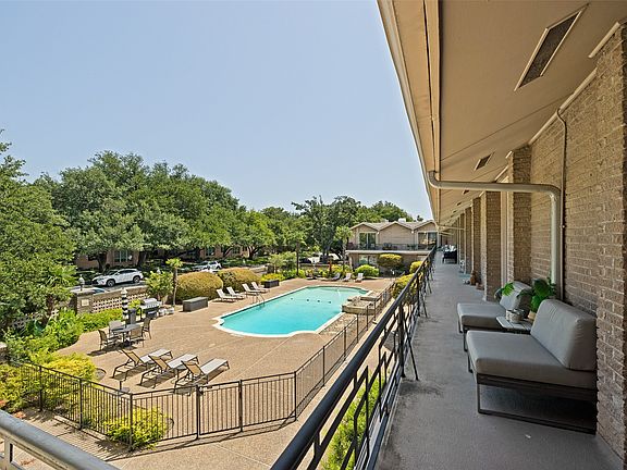3rd image of 6318 Bandera Ave APT D