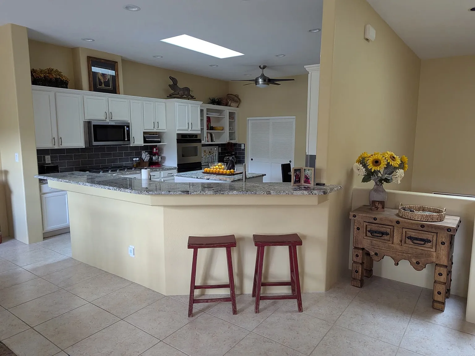 2 bed, 2.5 bath, 2366 sqft, $1,800 — Photo 4