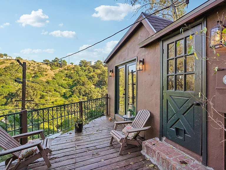 8718 Crescent Dr — Photo 30