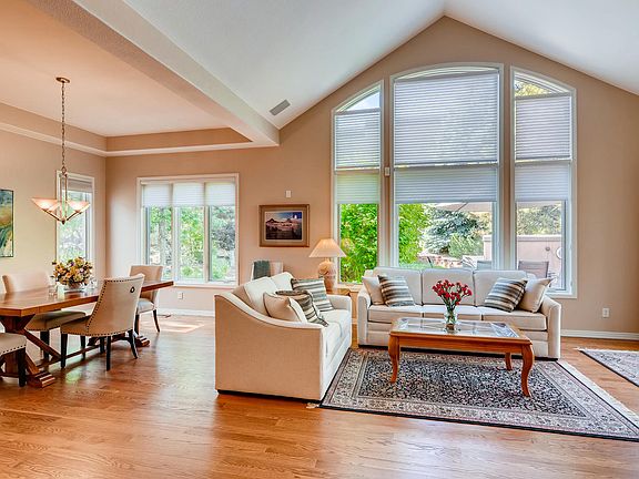 High Ceilings and windows