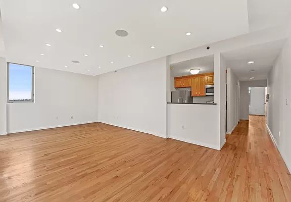 2nd image of 3625 Oxford Ave APT 9A