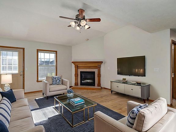 5th image of 1104 E Eagle Rock Drive