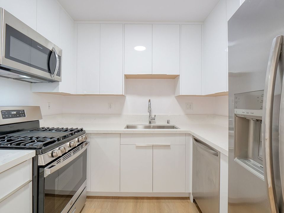 1st image of 313 N Genesee Ave APT 4