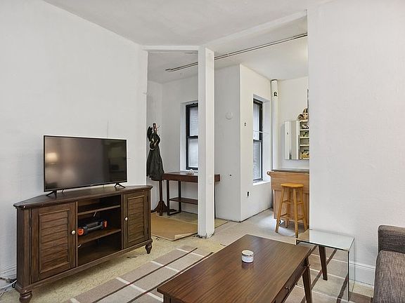 2nd image of 318 W 36th St APT 5C