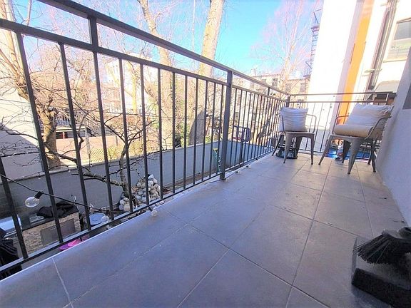 4th image of 337 De Graw St #2