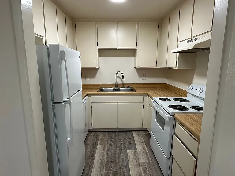 4189 Monroe Ave — Photo 8