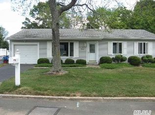 224 Glen Summer Rd, Holbrook, NY 11741