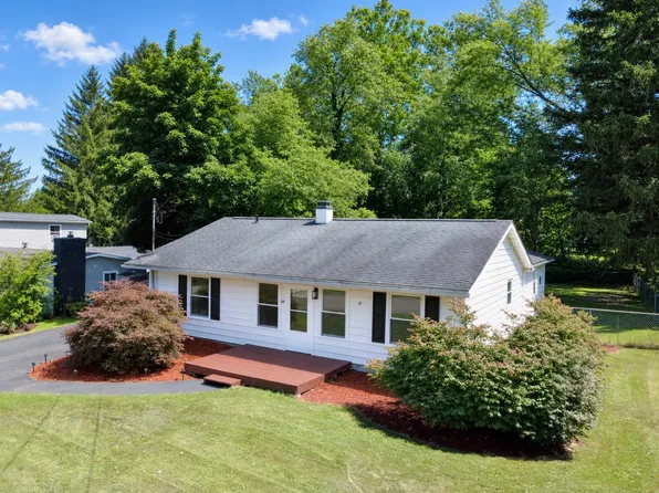 27 Broughton Dr, Apalachin, NY 13732