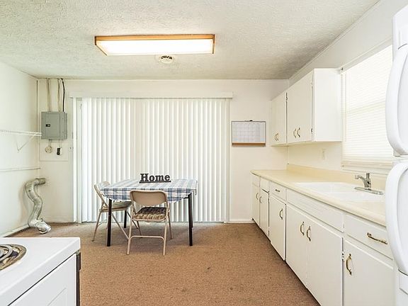 3rd image of 7 Fitchland Dr